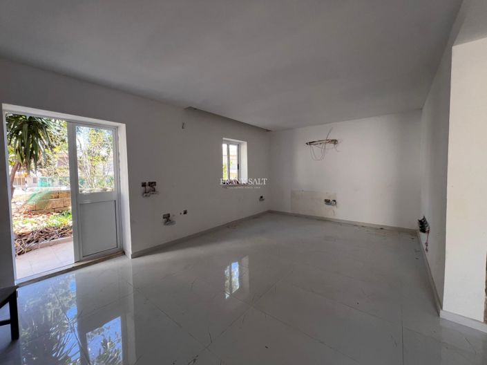 Image No.19-3 Bed Property for sale