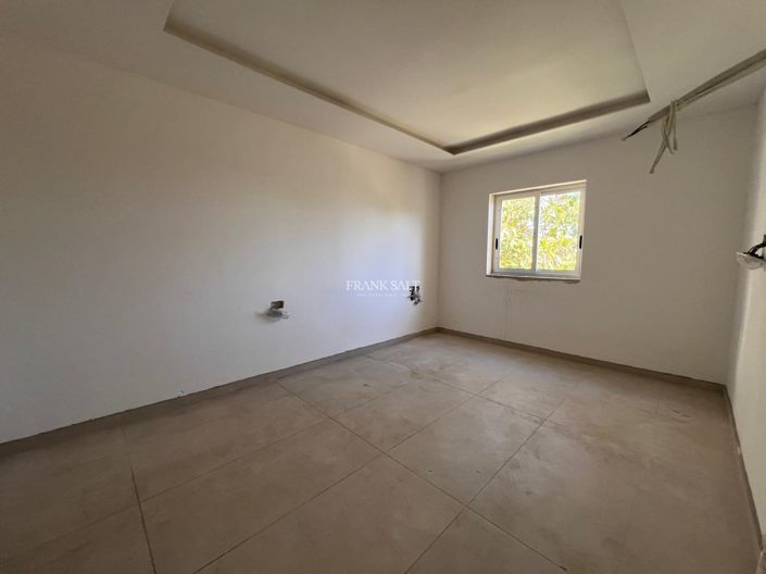 Image No.7-3 Bed Property for sale