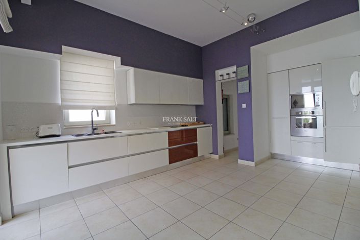 Image No.6-3 Bed Property for sale