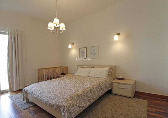 Image No.7-3 Bed Property for sale