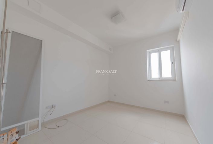 Image No.5-3 Bed Property for sale