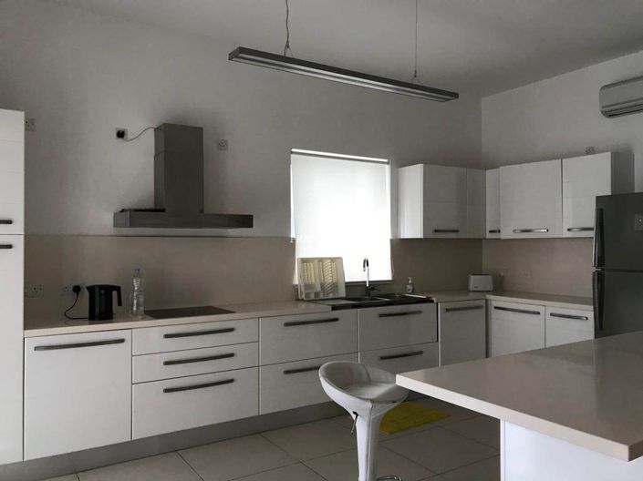 Image No.3-3 Bed Property for sale