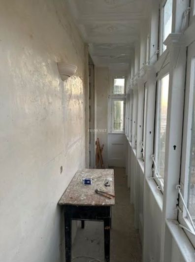 Image No.12-3 Bed Property for sale