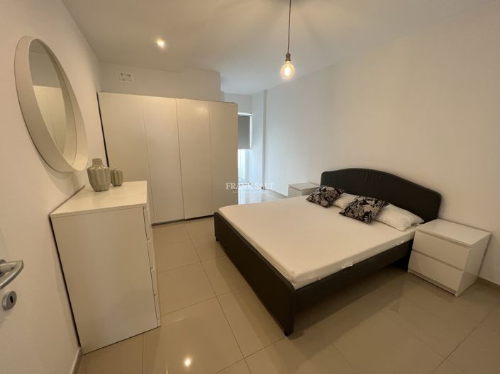 Image No.18-2 Bed Property for sale