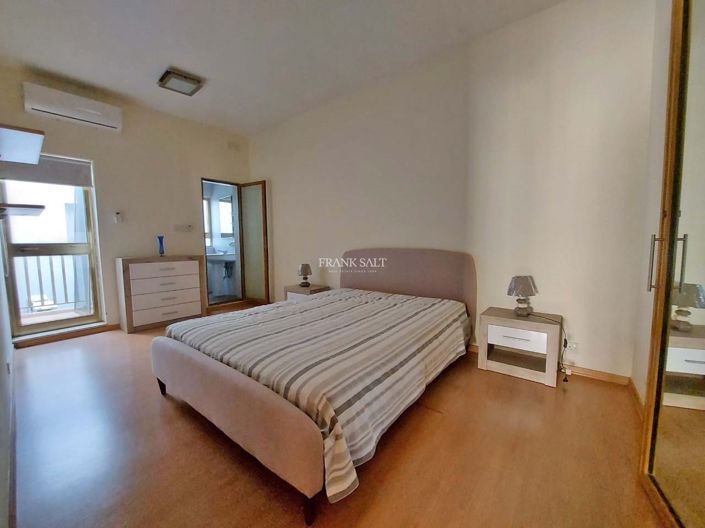 Image No.12-6 Bed Property for sale