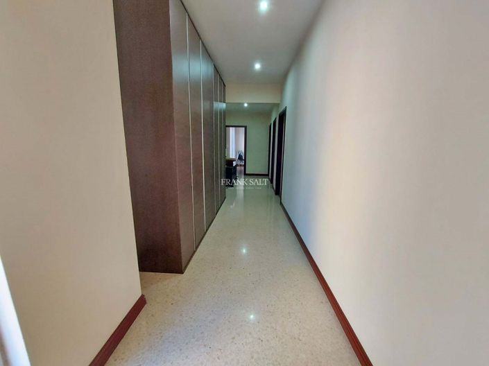 Image No.16-6 Bed Property for sale