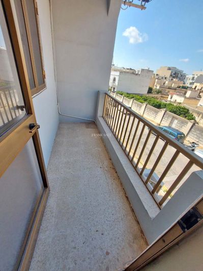Image No.18-6 Bed Property for sale