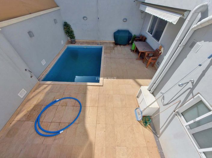 Image No.2-6 Bed Property for sale