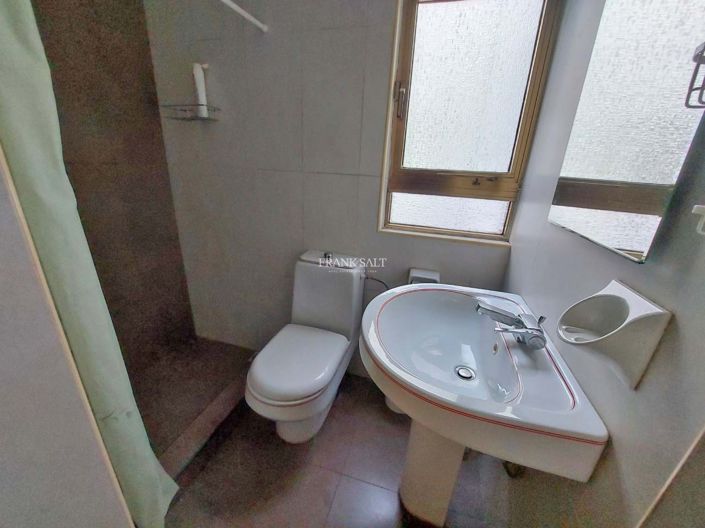 Image No.20-6 Bed Property for sale