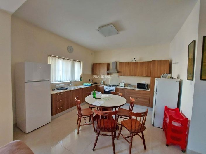 Image No.5-6 Bed Property for sale