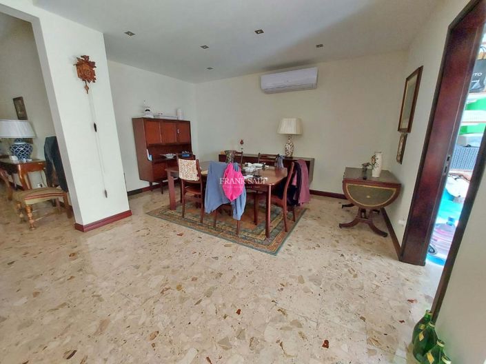 Image No.6-6 Bed Property for sale