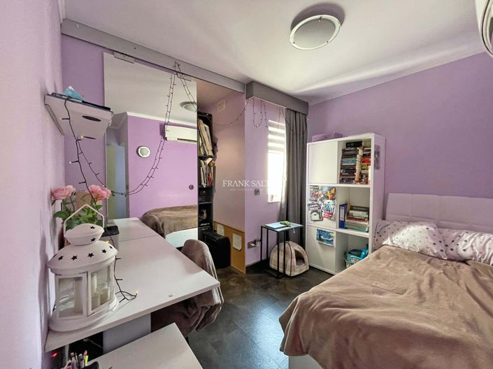 Image No.8-3 Bed Property for sale