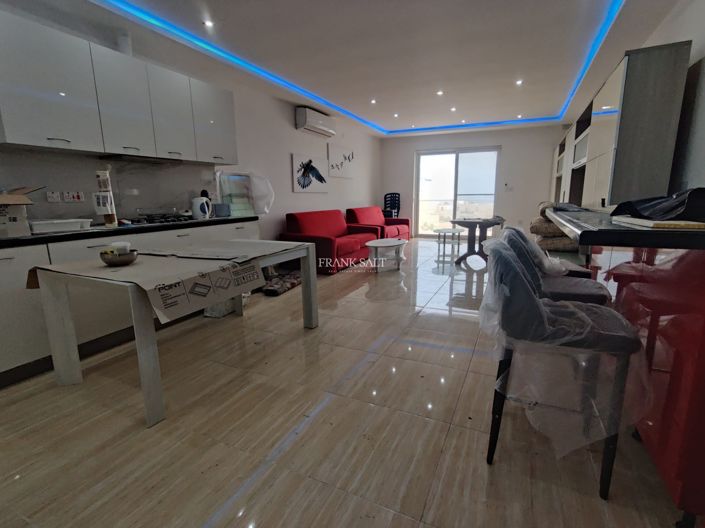 Image No.2-6 Bed Property for sale