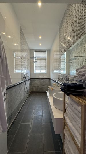 Image No.11-3 Bed Property for sale