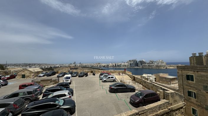 Image No.14-3 Bed Property for sale