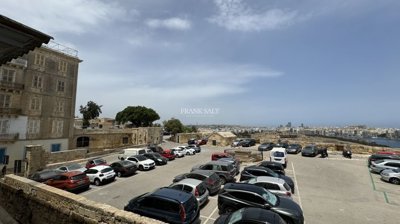 99c879f5-ce00-4d6d-9640-b8ae9c6851e2