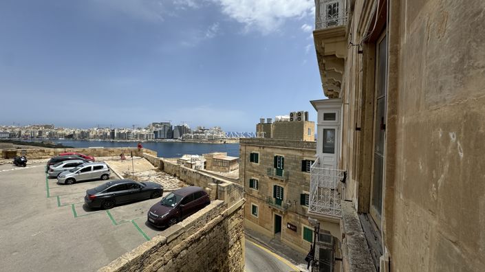 Image No.16-3 Bed Property for sale