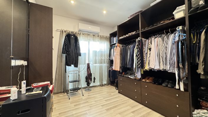 Image No.9-3 Bed Property for sale