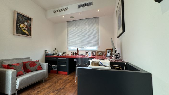 Image No.12-3 Bed Property for sale