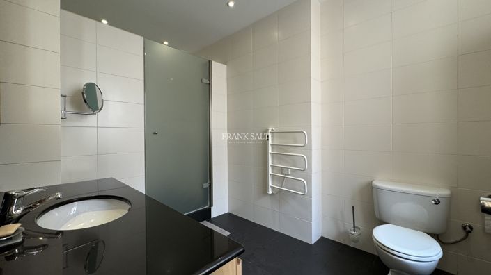 Image No.13-3 Bed Property for sale