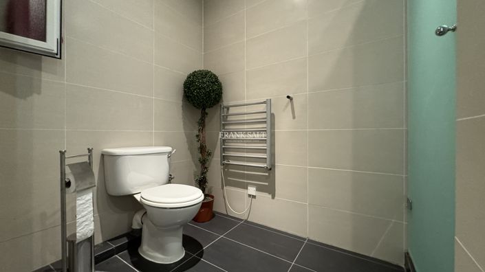 Image No.14-3 Bed Property for sale