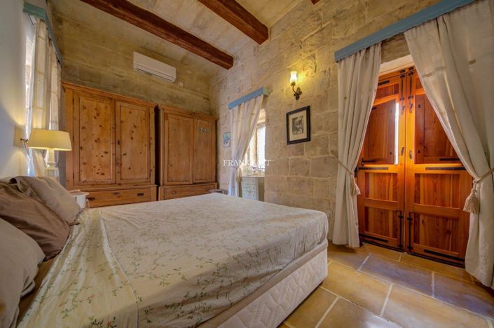 Image No.9-3 Bed Property for sale