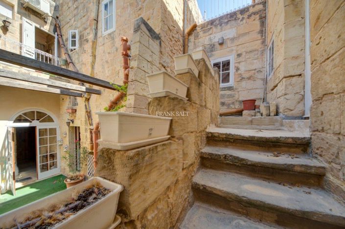 Image No.13-3 Bed Property for sale