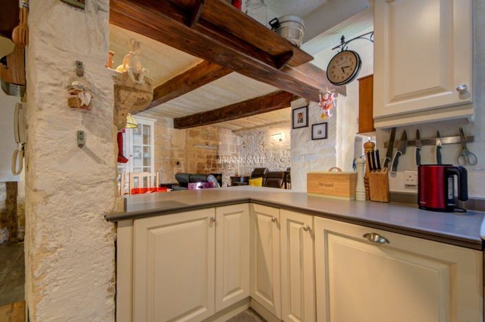 Image No.6-3 Bed Property for sale