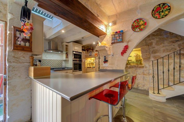 Image No.7-3 Bed Property for sale