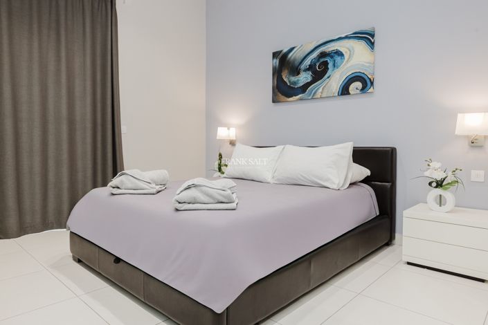 Image No.10-3 Bed Property for sale