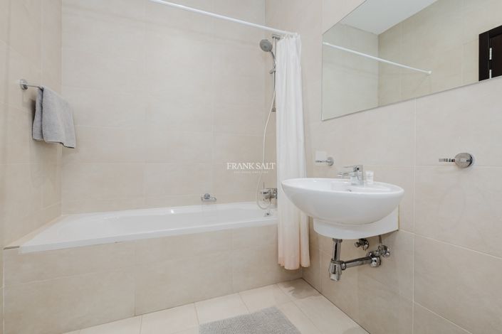 Image No.16-3 Bed Property for sale