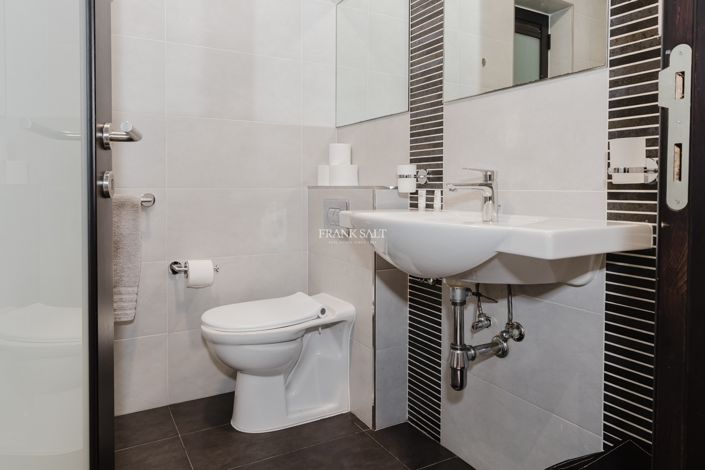 Image No.17-3 Bed Property for sale