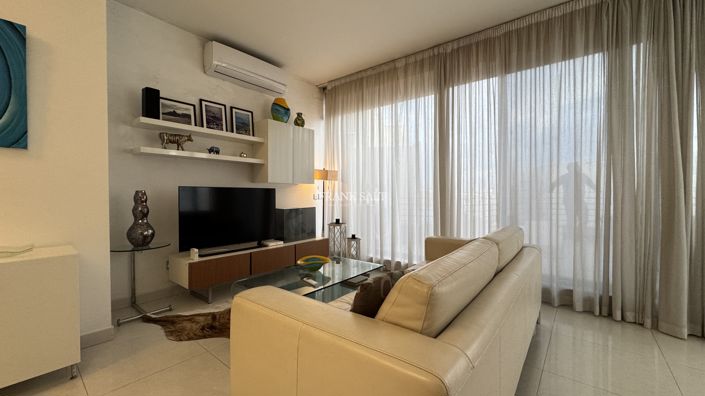 Image No.4-2 Bed Property for sale