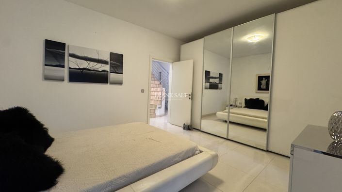 Image No.9-2 Bed Property for sale