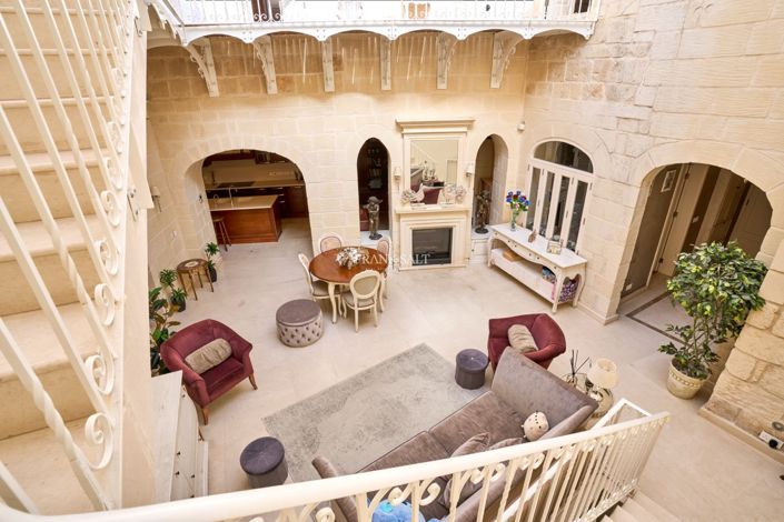 Image No.10-3 Bed Property for sale