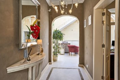 e9cf949c-ea3c-437c-86c6-5ee6cda52d8a