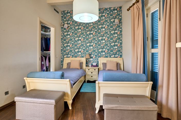 Image No.15-3 Bed Property for sale