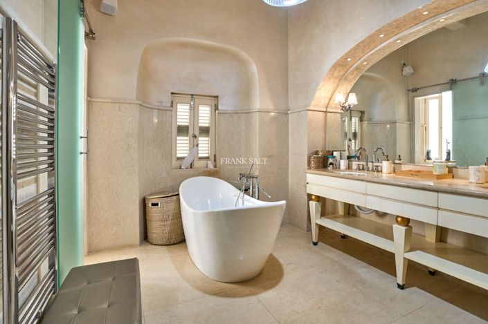 Image No.18-3 Bed Property for sale