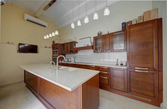 Image No.33-3 Bed Property for sale