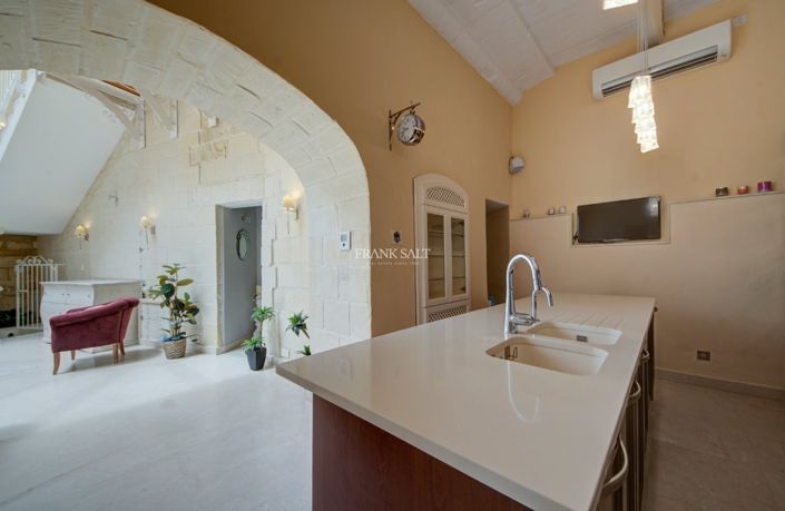 Image No.34-3 Bed Property for sale