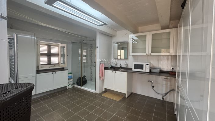 Image No.36-3 Bed Property for sale