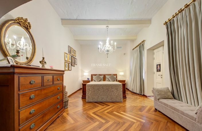 Image No.39-3 Bed Property for sale