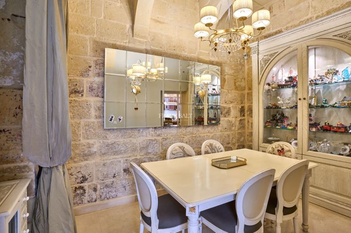 Image No.5-3 Bed Property for sale