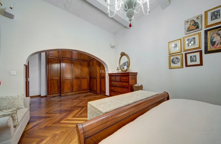 Image No.41-3 Bed Property for sale