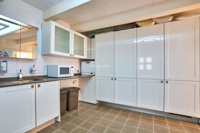 Image No.22-3 Bed Property for sale