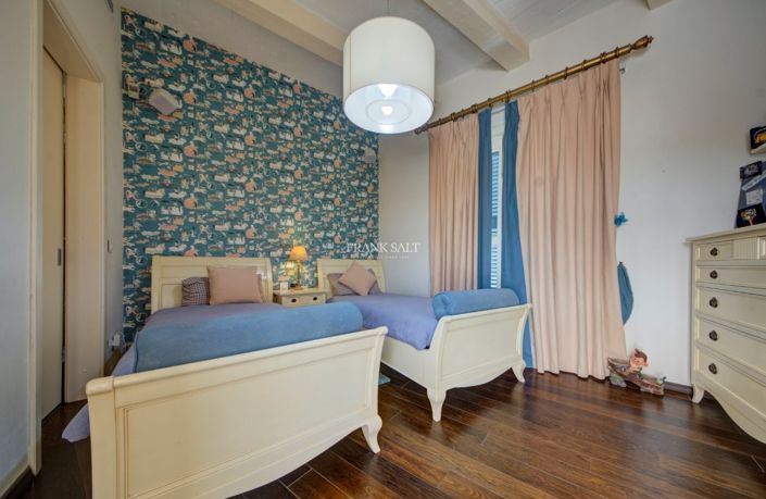 Image No.42-3 Bed Property for sale