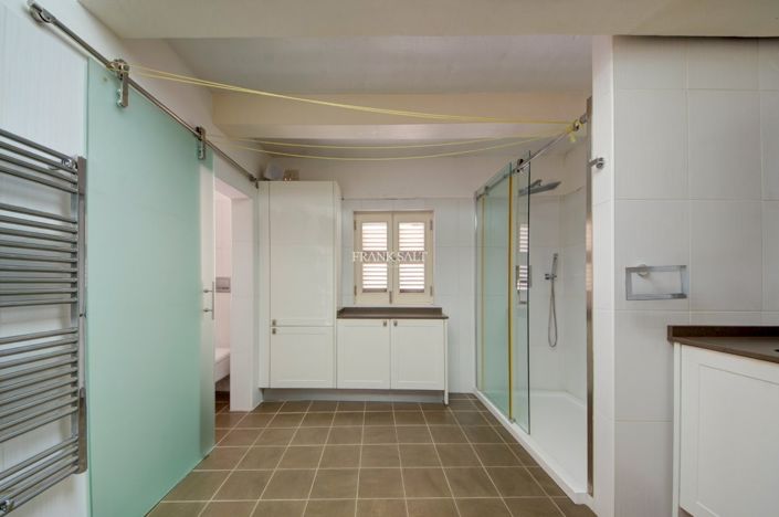 Image No.43-3 Bed Property for sale