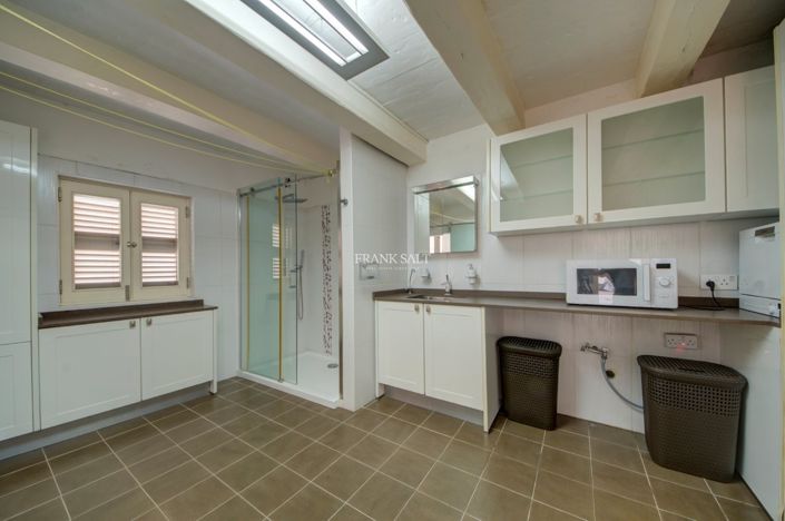 Image No.44-3 Bed Property for sale