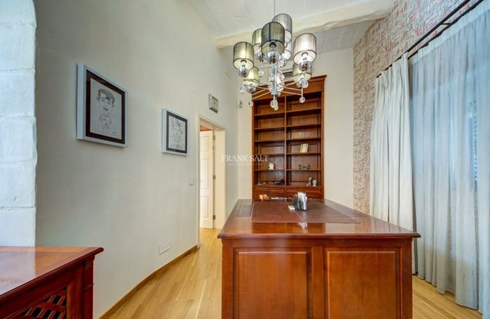 Image No.48-3 Bed Property for sale