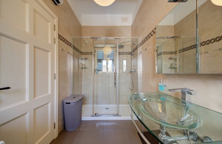 Image No.50-3 Bed Property for sale